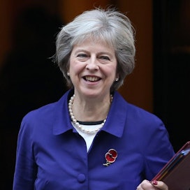 Pääministeri Theresa May varoitti Britannian parlamenttia jarruttamasta maan EU-eroprosessin etenemistä.