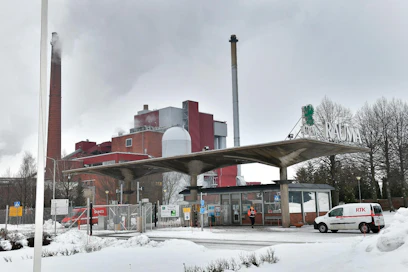 Turvaamistoimi koskee UPM:n ja sen tytäryhtiöiden voimalaitoksia ja vedenkäsittelyä Jämsänkoskella, Lappeenrannassa, Kouvolassa, Raumalla ja Valkeakoskella sekä vedenkäsittelyä Pietarsaaressa. Kuvassa on Rauman Biovoiman voimalaitos, joka toimii UPM:n tehdasalueella.