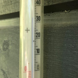 Kahdenkymmenen kilometrin päässä Kankaanpään Niinisalon mittauspisteestä myös epävirallinen lämpömittari näytti viideltä iltapäivällä 33 astetta.