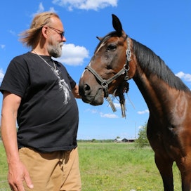 Remu on entinen ravuri, mutta paljon muuta Heikki Laaksonen ei hevosesta tiedä.