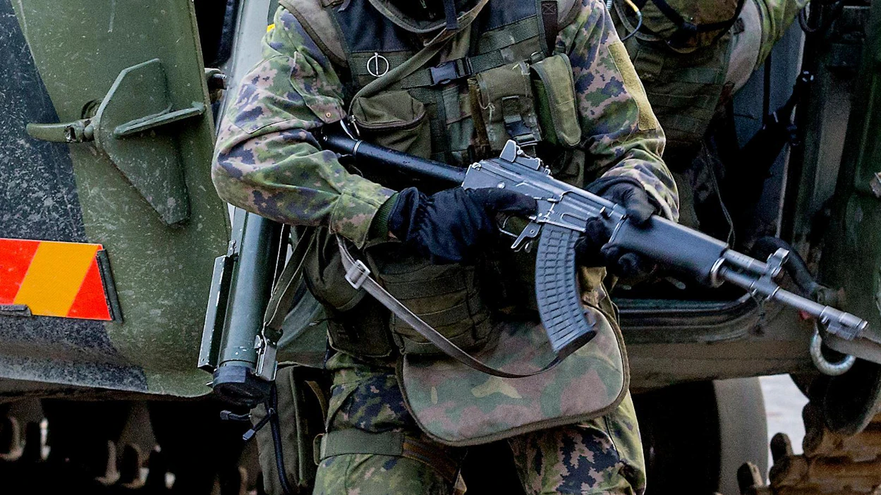 Helsingin Sanomien tietojen mukaan Suomi on lähettämässä Ukrainaan aseita ja ammuksia.
