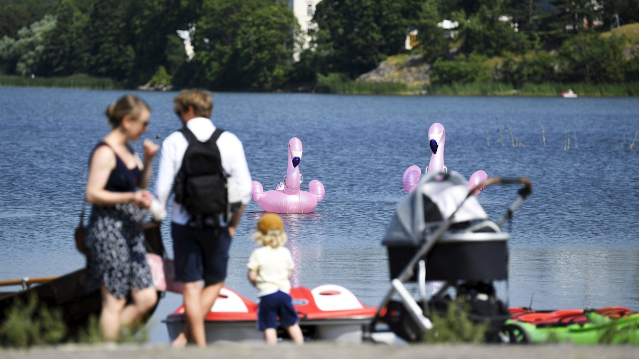 Helteisen sään ennustetaan jatkuvan perjantaihin saakka. LEHTIKUVA / ANNI ÅGREN.