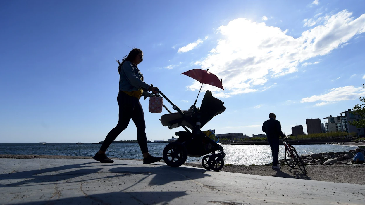 Väestönkasvua piti kuluvana vuonna yllä muuttovoitto ulkomailta. Kuluvan vuoden aikana on syntynyt yhteensä hieman yli 38 000 lasta, eli lähes 4 000 vähemmän kuin vastaavana aikana viime vuonna. LEHTIKUVA / Vesa Moilanen.