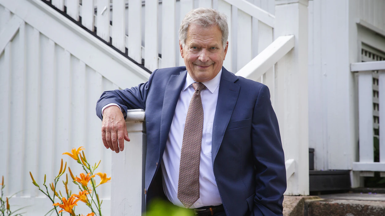 Presidentti Sauli Niinistö ihmettelee, miksi hänen edeltäjänsä, presidentti Tarja Halosen korkeita kannatuslukuja ei pidetty ongelmana.