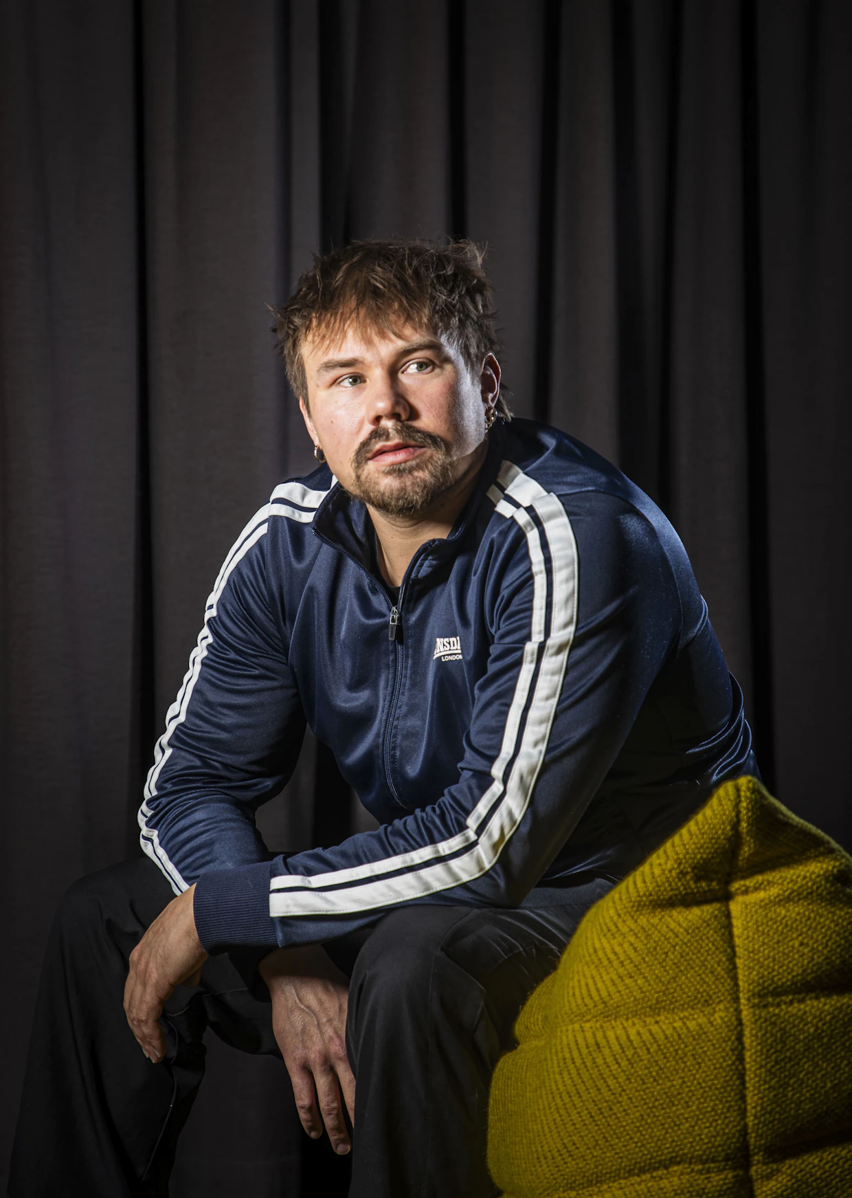 Eteläpohjalaista nykypuukkojunkkaria Häjyt 2 -elokuvassa näyttelevä Joel Hirvonen sanoo rakastavansa leipäjuustoa lakkahillolla. ”Ennen en siitä pitänyt, mutta sitten tyttöystäväni vinkkasi leipäjuuston mikrottamisesta.”