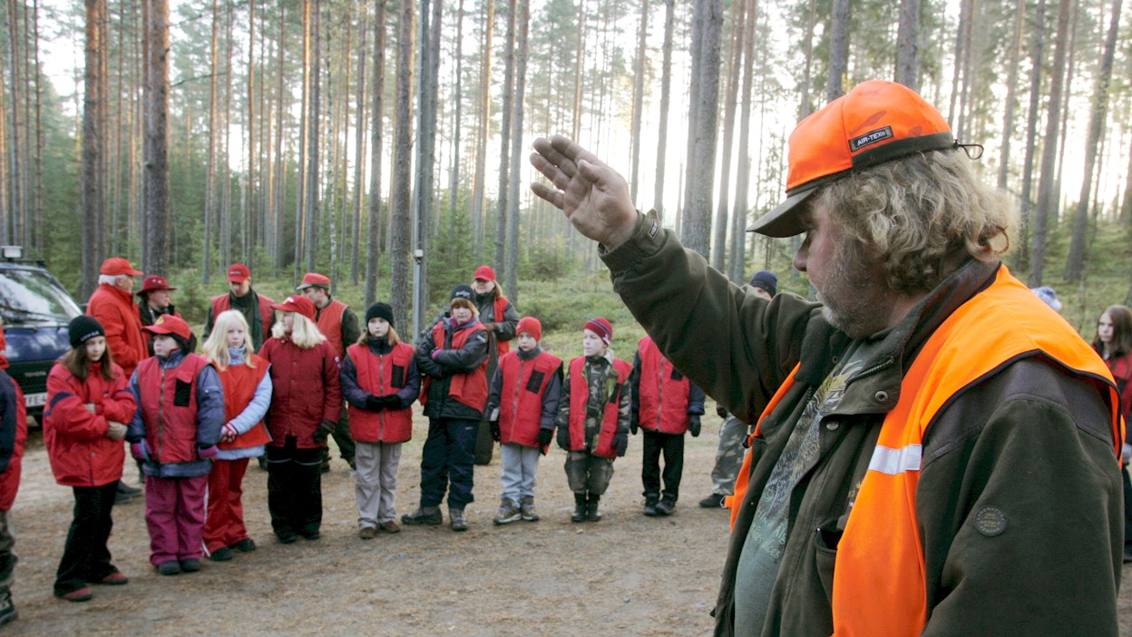 Metsäsäätiö on tukenut muun muassa koululaisten metsäretkiä.