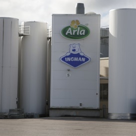 Arla sai haltuunsa aiemmin Unileverin käytössä olleet tuotanto- ja toimistotilat Sipoon meijerirakennuksessa, mikä mahdollistaa tuotannon laajentamisen. Henkilöstö jatkaa samoissa tehtävissä kuin ennen yrityskauppaa. Arkistokuva.