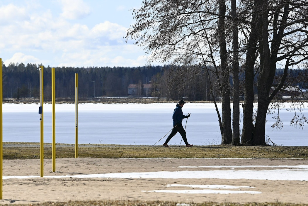 Sää viilenee viikonloppuna, kertoo Ilmatieteen laitos. LEHTIKUVA / EMMI KORHONEN.
