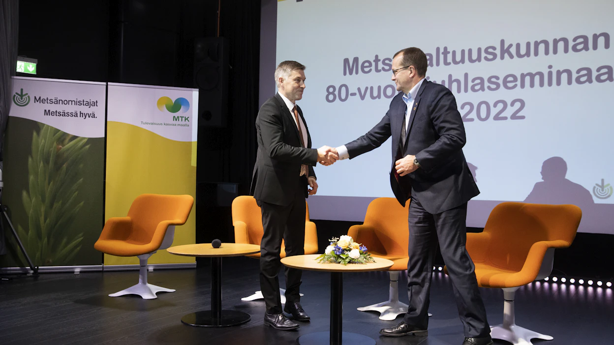 MTK:n nykyinen puheenjohtaja Juha Marttila ja hänet haastava Pekka Pesonen kertoivat metsäajatuksiaan keskiviikkona Hanasaaressa.