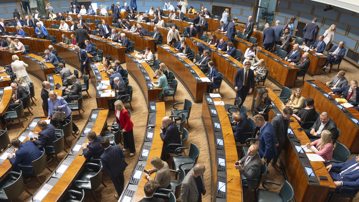MT-kyselyn perusteella suomalaiset eivät varauksetta luota eduskunnan päätöksenteon asiallisuuteen. Valtaosa uskoo esimerkiksi, että päätöksiin voi vaikuttaa rahalla.