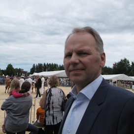 Maa- ja metsätalousministeri Jari Leppä (kesk.) arvioi STT:lle, että Suomen maataloustuet voisivat leikkautua jopa sadalla miljoonalla eurolla vuodessa.