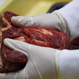 Brasiliassa terveystarkastajia oli lahjottu päästämään myyntiin pilaantunutta lihaa. LEHTIKUVA/AFP