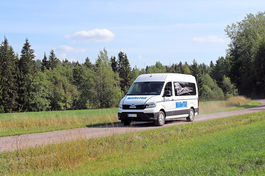 MAN eTGE:n sähkötekniikka eli moottori ja akusto oheislaitteineen on sama kuin Volkswagenin sähköhenkilöautossa e-Golfissa.