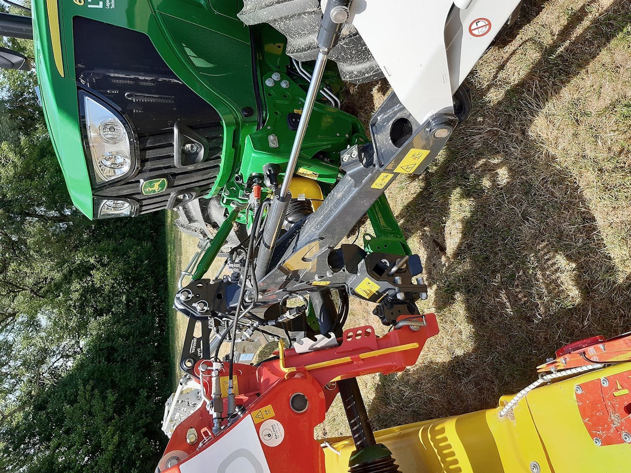 Tällä hetkellä etuniittokoneeseen kytkettävä järjestelmä on saatavilla vain Pöttingerin niittokoneisiin, mutta takaniittokoneille järjestelmän saa muidenkin valmistajien niittokoneisiin. Tämä johtuu siitä, että se kytketään etunostolaitteisiin niittokoneen ja traktorin väliin tulevaan adapteriin.