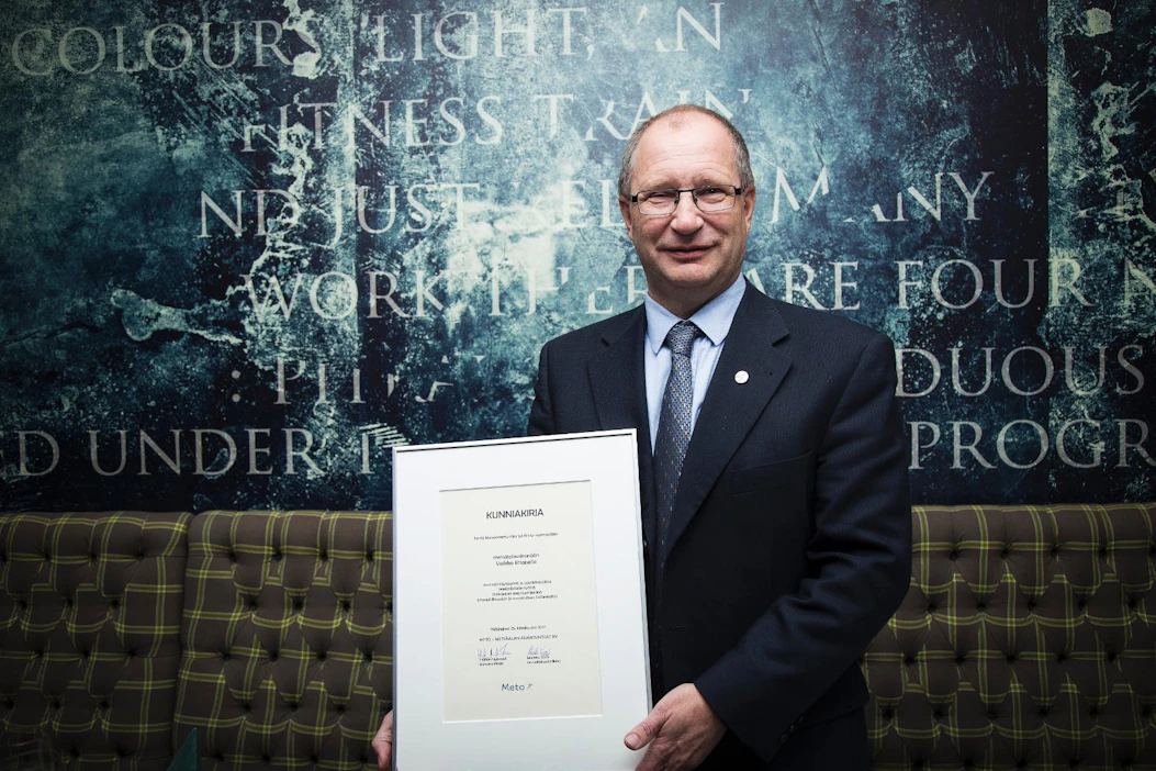 Metsätalousinsinööri Veikko Iittainen palkittiin joka neljäs vuosi jaettavalla metsäasiantuntija-palkinnolla. Hän on ollut vahvasti mukana muun muassa metsään.fi:n ja metsänomistajien asiakaskokemuksen kehittämisessä.