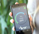 VTT on kehittänyt mobiililaitteeseen liitettävän kaasuanturin. Hiilidioksidin mittaaminen mobiililaitteella tarjoaa mahdollisuuden kehittää uusia älypuhelinsovelluksia. Esimerkiksi ihmisen hengityksen hiilidioksidipitoisuuden tarkkailulla voidaan seurata unen laatua.