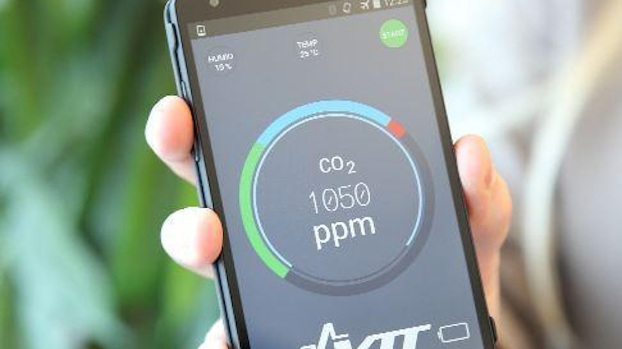 VTT on kehittänyt mobiililaitteeseen liitettävän kaasuanturin. Hiilidioksidin mittaaminen mobiililaitteella tarjoaa mahdollisuuden kehittää uusia älypuhelinsovelluksia. Esimerkiksi ihmisen hengityksen hiilidioksidipitoisuuden tarkkailulla voidaan seurata unen laatua.