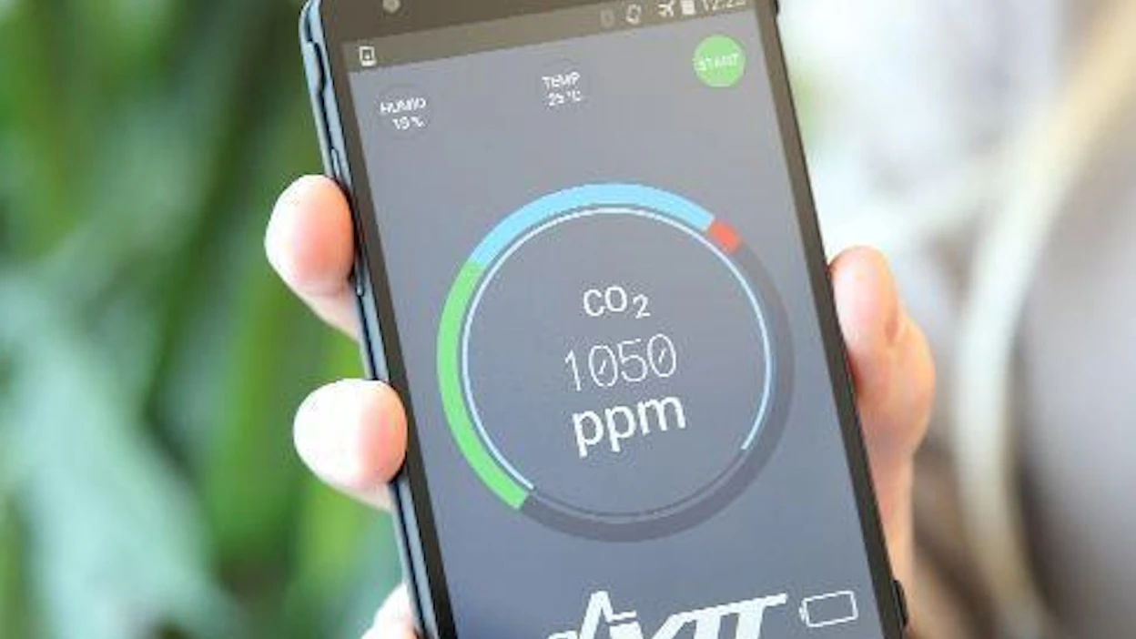 VTT on kehittänyt mobiililaitteeseen liitettävän kaasuanturin. Hiilidioksidin mittaaminen mobiililaitteella tarjoaa mahdollisuuden kehittää uusia älypuhelinsovelluksia. Esimerkiksi ihmisen hengityksen hiilidioksidipitoisuuden tarkkailulla voidaan seurata unen laatua.