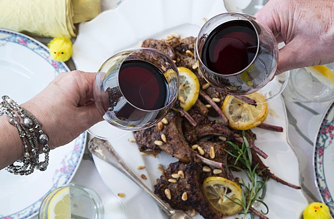 Pehmeän tanniininen punaviini täydentää lammasateriaa.