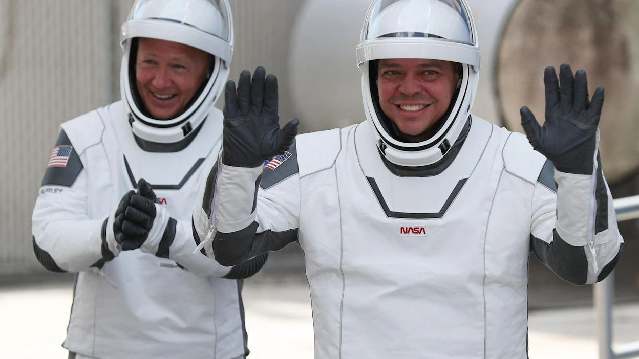 Doug Hurley ja Bob Behnken (oik.) palaavat maahan yksityisen SpaceX-yhtiön miehistöaluksella. LEHTIKUVA / AFP