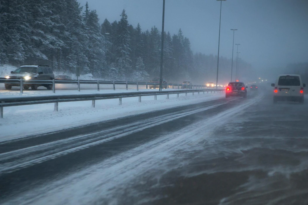 Tiistaina sateet alkavat maan etelä- ja keskiosissa kevyenä pakkaslumena.