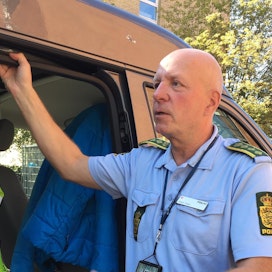 Mahdollisen rattijuopon ovelle ennakkoon ilmestyvä poliisi yrittää auttaa rattijuopumuksen välttämisessä, kertoo Kööpenhaminan liikennepoliisia johtava Steen Söder.