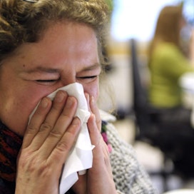 RS-virukseen sairastunut saa yleensä flunssan kaltaisen hengitystieinfektion, joka on ärhäkämpi kuin nuhakuumetta aiheuttava rinovirus. LEHTIKUVA / TROND H. TROSDAHL