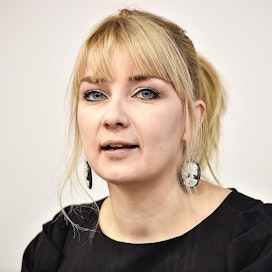 Laura Gustafssonin mukaan Väinö Linna on vasemmistokirjailija, joka antaa toisenlaisen valotuksen Suomen historiaan.