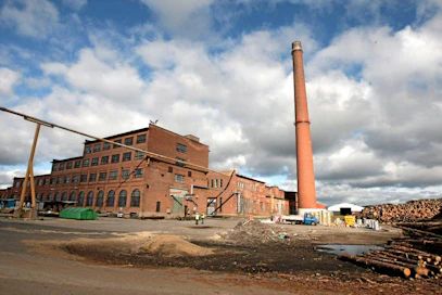 UPM sulki Kajaanin paperitehtaan vuonna 2008. Sen jälkeen alueelle on syntynyt satoja uusia työpaikkoja, mutta kuitupuu kaipaa edelleen jalostajaa. Pölkky osti tehdasalueella sijaitsevan sahan UPM:ltä vuonna 2012.