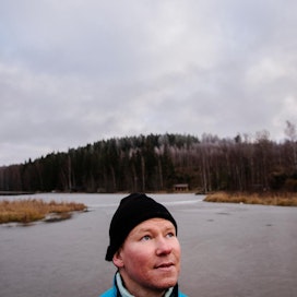 Suomen kylät ry:n puheenjohtaja Petri Rinne liputtaa vahvasti maaseudun sivuelinkeinojen puolesta. Hänet on kuvattu kotimaisemissaan Sastamalassa.