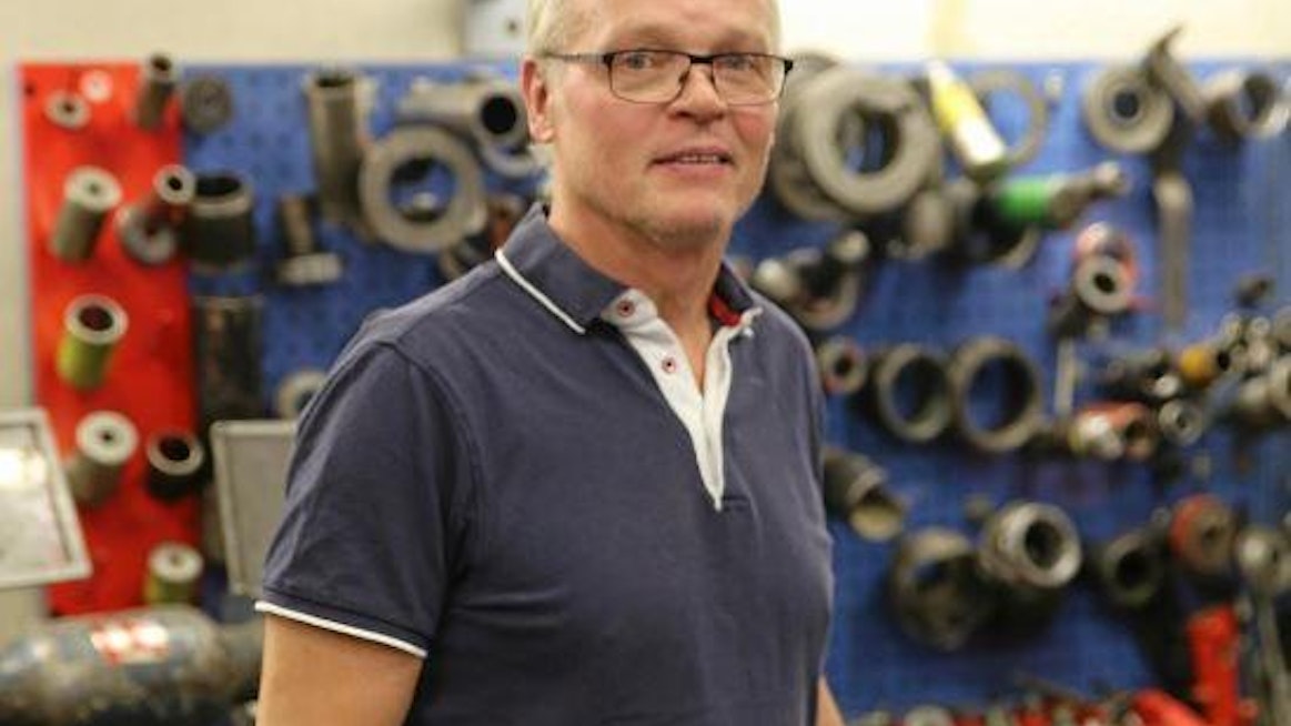 Huoltoyrittäjä Antti Sillanpään mukaan asiakkaan ja asentajan välistä vuorovaikutusta
vahvistetaan tulevaisuudessa entisestään.