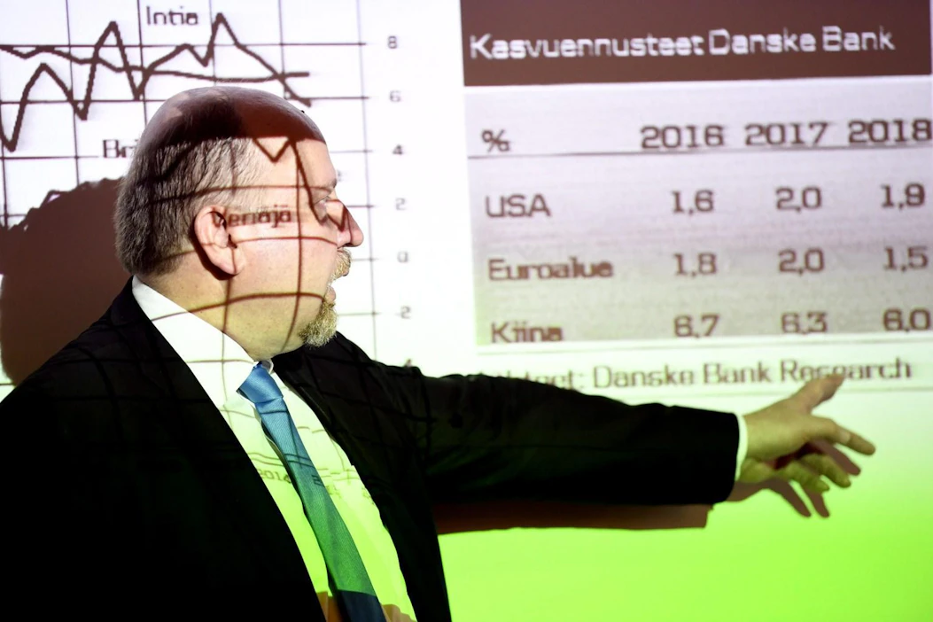 Ekonomisti Pasi Kuoppamäki avasi Danske Bankin suhdannekatsausta Helsingissä.