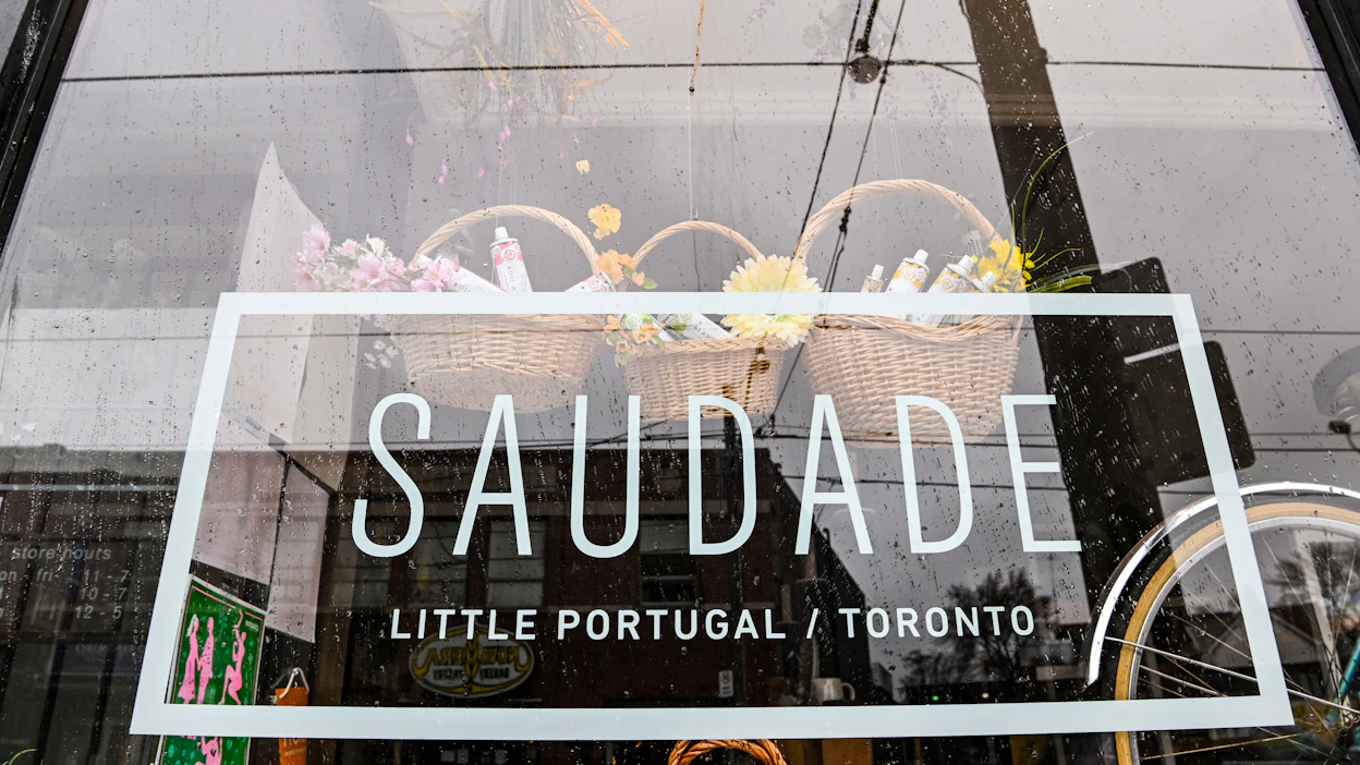 Portugalinkielinen saudade-sana tarkoittaa eräänlaista epämääräistä ja jatkuvaa kaipausta johonkin, jota ei tässä hetkessä ole eikä ehkä voi ollakaan.