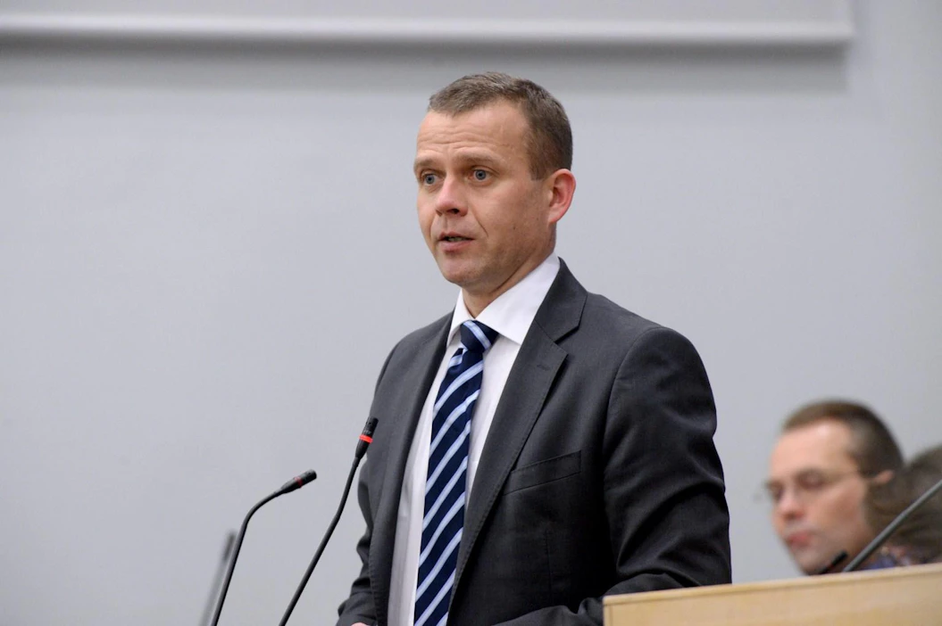 Maahanmuuttovirasto tekee selvityksen sisäministeri Petteri Orpolle (kuvassa) julkisuudessa esiintyneen irakilaisperheen tapauksesta. LEHTIKUVA / MIKKO STIG