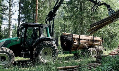 Harvesteriksi varustetun traktorin paino ja etuakselin lukitus tekevät tukijalat tarpeettomiksi. Kronos nostaa täyden kourallisen (0,26 m2) viisimetristä mäntykuitupuuta vaivatta pinoon 5–6 metrin ulottuvuudelle. Perävaunun tasapaino ei muutu, vaikka kuormasta ei lopulta ole pohjalastiksi viimeisten taakkojen nostossa. Kronos-kouran ja FR 10 -kääntäjän yhteispaino on 174 kg.