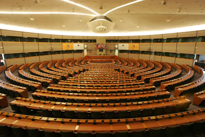 Euroopan parlamentin paikkamäärän tulisi pienetä, äänestivät europarlamentin valiokunnat.