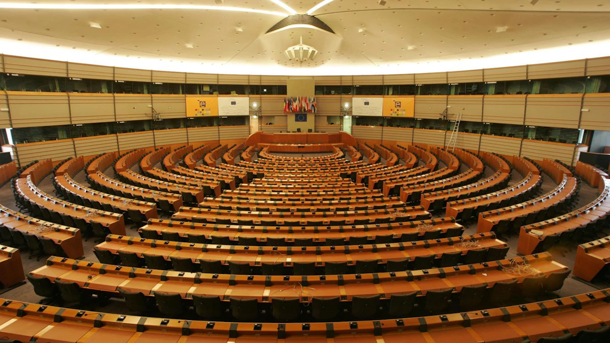 Euroopan parlamentin paikkamäärän tulisi pienetä, äänestivät europarlamentin valiokunnat.