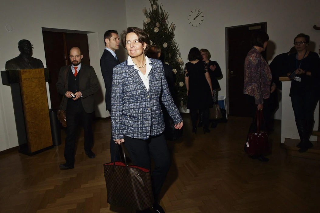 Bernerin mukaan postilain uudistuksen tarkoitus on turvata yleispalvelu siten, ettei sen järjestämiseksi tarvita valtion tukea. Lehtikuva / Roni Rekomaa