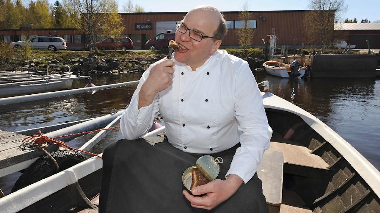 ”Ei uusien keksintöjen tarvitse olla aina tietotekniikkaa. Moderni kalakukkokin voi olla seksikäs vientituote”, miettii Raimo Vähäsarja.