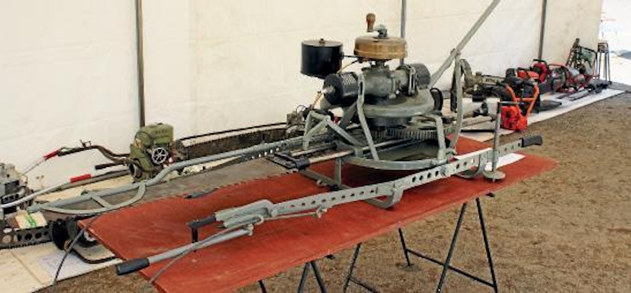 Turussa vuodesta 1916 lähtien valmistettua Arbor-puunkaatokonetta on säilynyt vain 2 kpl, vaikka sitä tehtiin 20-luvun alkuvuosiin mennessä satamäärin. Justeeri-menetelmällä toimivalle terälle otetaan voima 2-sylinterisestä, 3½ hv:n bensakäyttöisestä Archimedes-boxermoottorista. Kapteeni Robert Laguksen kehittämä laite painaa 120 kg, hyvissä oloissa sillä on saatu tunnissa nurin 15 puuta.