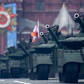 Voitonpäivän paraatia harjoiteltiin Moskovassa perjantaina. LEHTIKUVA / AFP