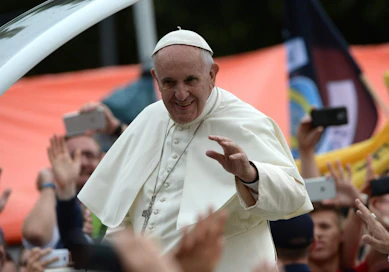 Paavi Franciscus sanoo, ettei islamia voi leimata väkivaltaiseksi uskonnoksi ääriuskonnollisten ihmisten tekojen takia.