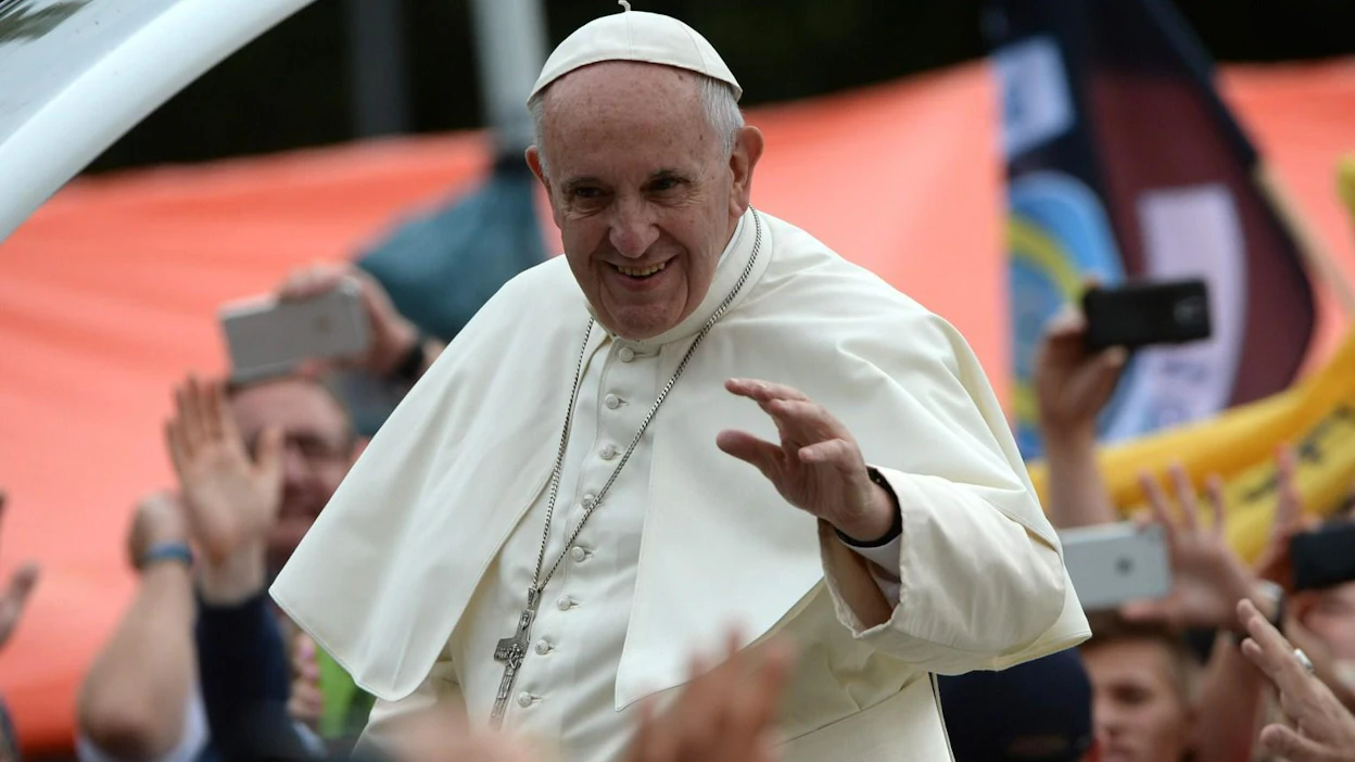 Paavi Franciscus sanoo, ettei islamia voi leimata väkivaltaiseksi uskonnoksi ääriuskonnollisten ihmisten tekojen takia.