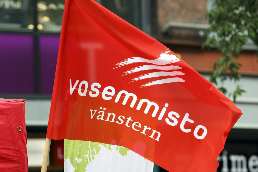 Vasemmistoliitto esittää, että perusteettomista palkkaeroista säädettäisiin uhkasakko siirtymäajan jälkeen. LEHTIKUVA / TOMMI ANTTONEN