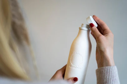 Stora Enson muotoonpuristetusta kuitumateriaalista aiotaan valmistaa paperipulloja maailmanlaajuisille brändeille monenlaisiin käyttötarkoituksiin, kuten kodinhoito- ja hygieniatuotteiden, alkoholijuomien ja alkoholittomien juomien sekä nestemäisten elintarvikkeiden pakkaamiseen.