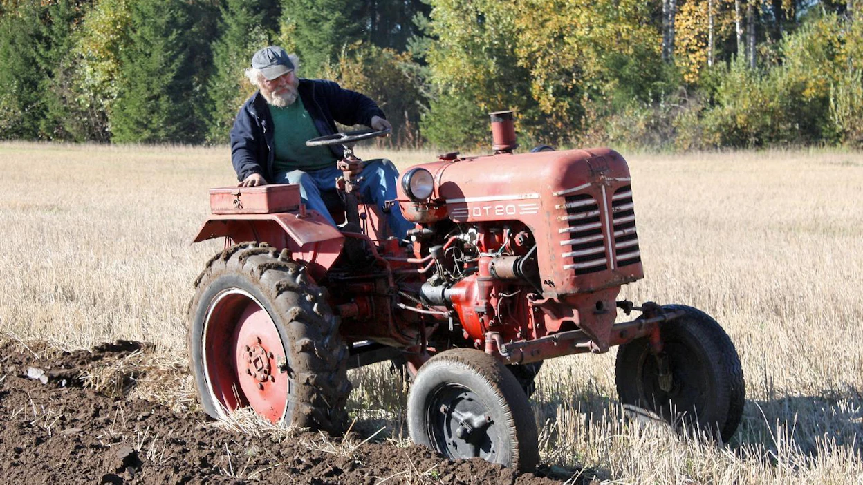 Harkov HTZ DT-20 -traktoria valmistettiin vuosina 1958–69 Harkovassa, Ukrainassa, joka tuolloin kuului Neuvostoliittoon. Traktoria on valmistettu yhteensä 248 400 kappaletta.