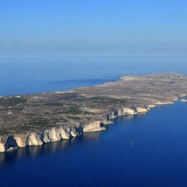 Italian Lampedusan saarelle saapui lauantaina ja sunnuntaina meriteitse kaikkiaan yli 1 400 siirtolaista. Saari sijaitsee Välimerellä Sisilian ja Libyan rannikon puolivälissä. LEHTIKUVA/AFP