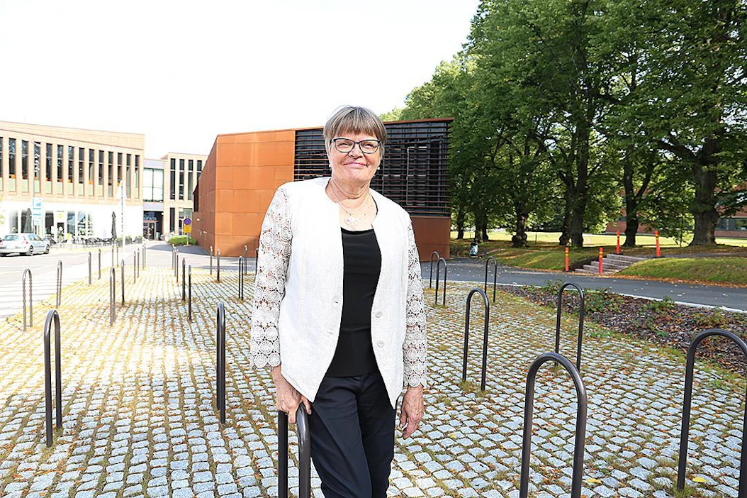 Kaisa Poutanen kannustaa syömään täysjyväviljaa riisin sijasta, sillä siitä hyötyvät niin terveys kuin kansantalouskin.