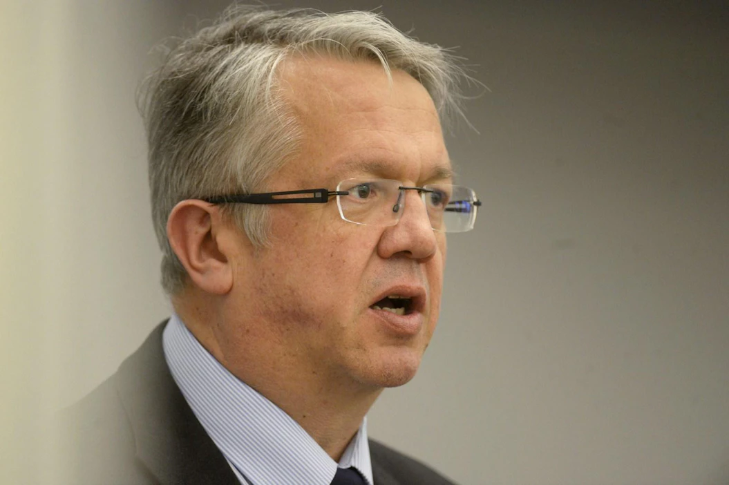 Peruspalveluministeri Juha Rehula (kesk.) eduskunnan kyselytunnilla huhtikuun lopulla.
