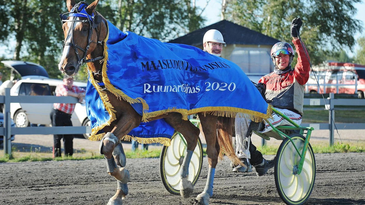 "Liian paljon mukavoo on jo ihanoo". Savolaissutkautus kuvannee tuulettavan Tuomas Pakkasen ja Roni Waarnan tuntoja, kun Pertturi voitti ruunaruhtinaan tittelin ruunakunkkareissa.